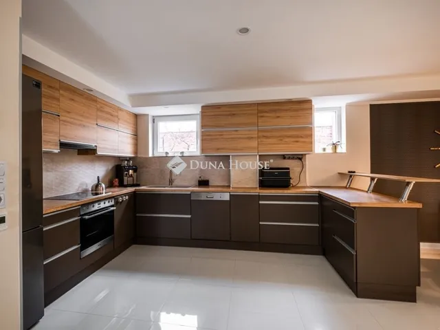 Eladó ház Balatonalmádi 232 nm