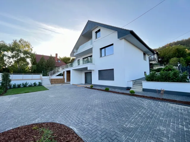 Eladó ház Balatonfüred 270 nm