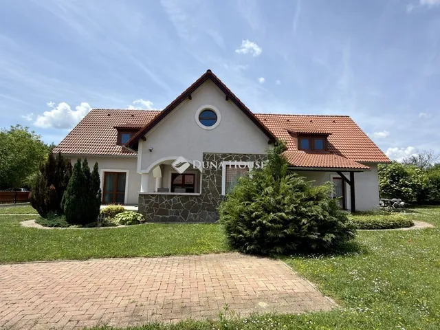 Eladó ház Vászoly 220 nm
