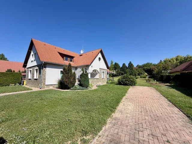 Eladó ház Vászoly 220 nm
