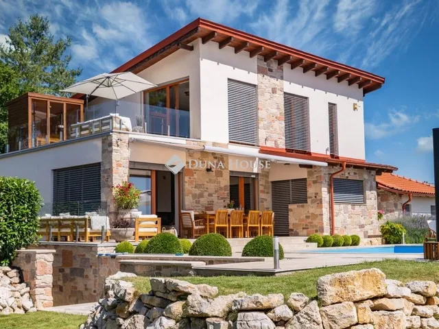 Eladó ház Balatonalmádi 301 nm