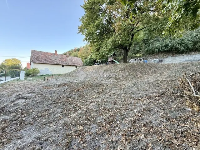 Eladó telek Balatonkenese 1784 nm