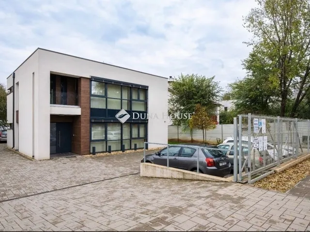 Eladó kereskedelmi és ipari ingatlan Debrecen 236 nm