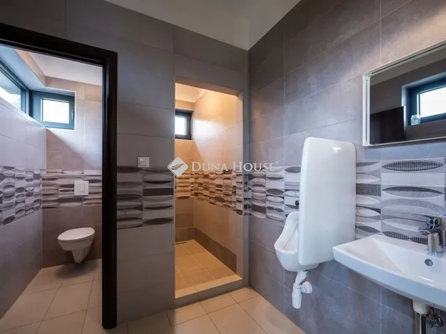 Eladó kereskedelmi és ipari ingatlan Debrecen 236 nm