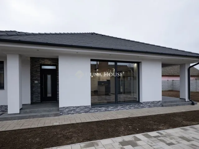 Eladó ház Mikepércs 141 nm