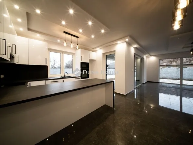 Eladó ház Mikepércs 141 nm