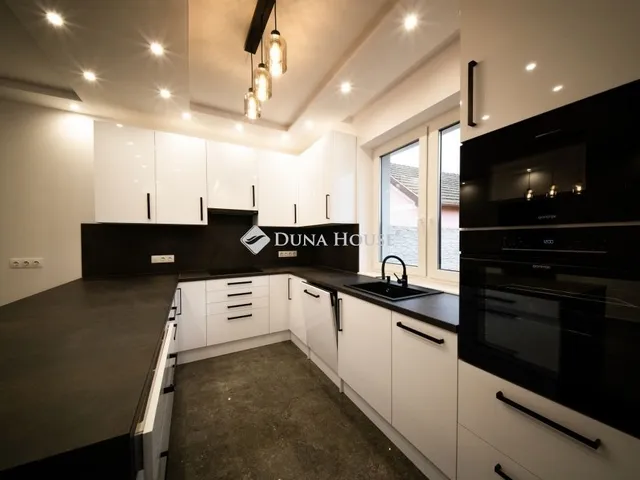 Eladó ház Mikepércs 141 nm