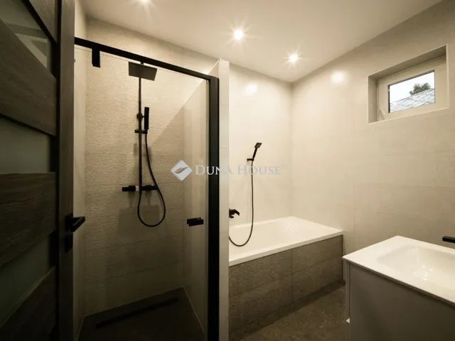 Eladó ház Mikepércs 141 nm