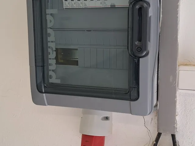Kiadó kereskedelmi és ipari ingatlan Székesfehérvár, Sereg 196 nm