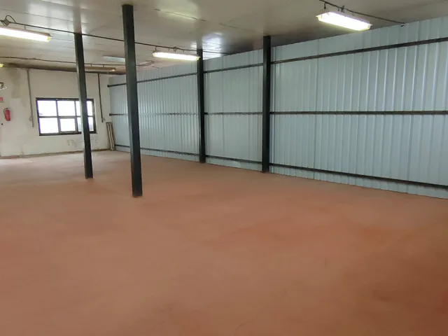 Kiadó kereskedelmi és ipari ingatlan Székesfehérvár, Sereg utca 11 130 nm