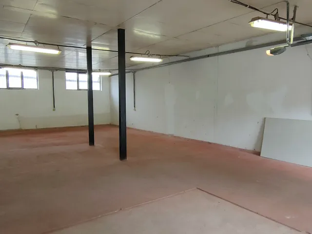 Kiadó kereskedelmi és ipari ingatlan Székesfehérvár, Sereg utca 11 130 nm