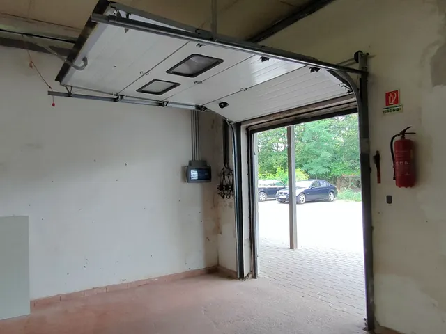 Kiadó kereskedelmi és ipari ingatlan Székesfehérvár, Sereg utca 11 130 nm