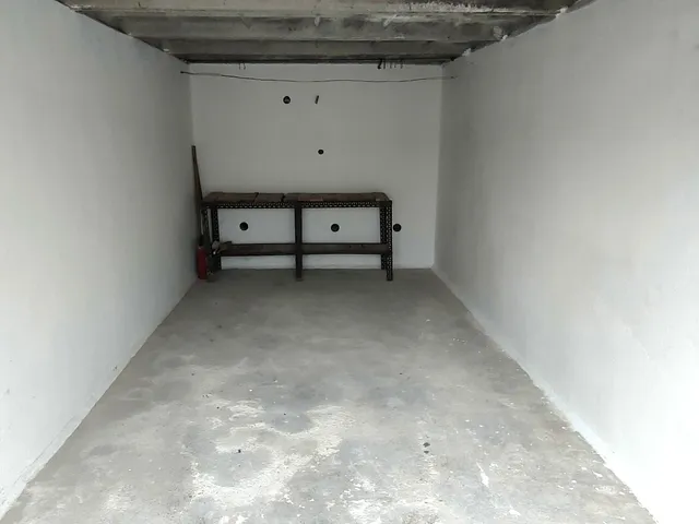 Kiadó garázs Székesfehérvár, Gellért u. 18 nm