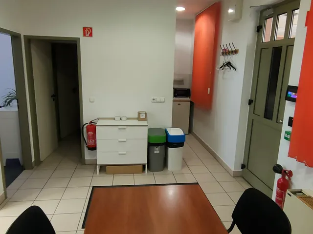 Kiadó kereskedelmi és ipari ingatlan Székesfehérvár, Belváros, Távírda 64 nm