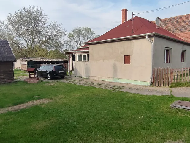 Eladó ház Dinnyés 76 nm