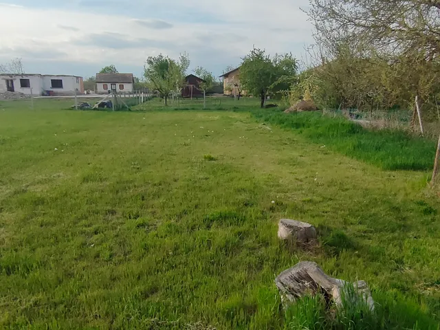 Eladó ház Dinnyés 76 nm