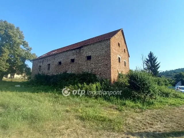 Eladó telek Salgótarján 170 nm