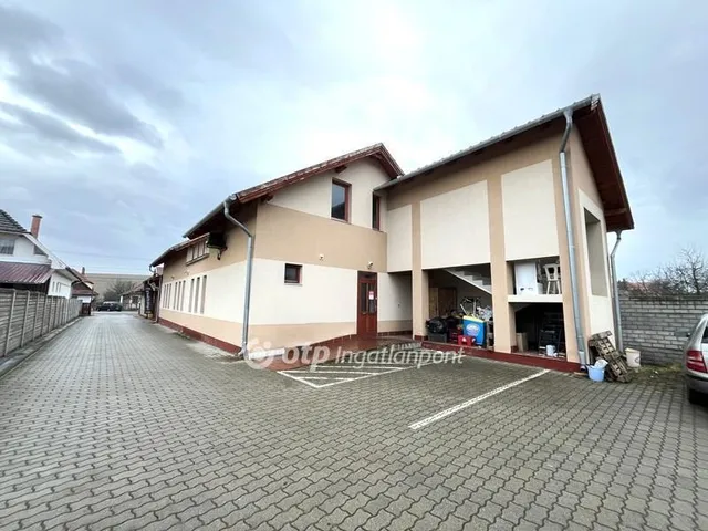 Eladó ház Kazár 311 nm