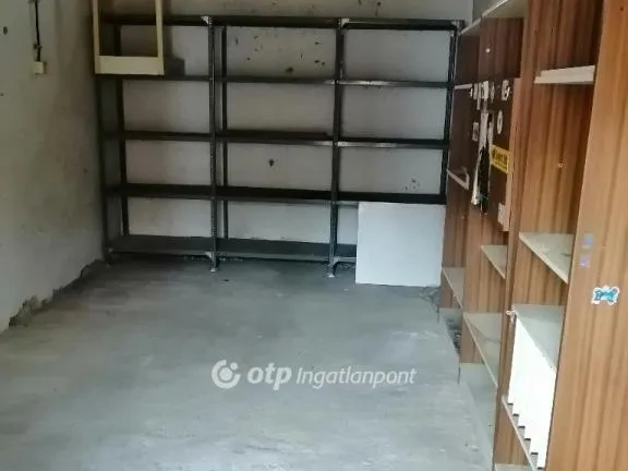 Eladó garázs Salgótarján 18 nm
