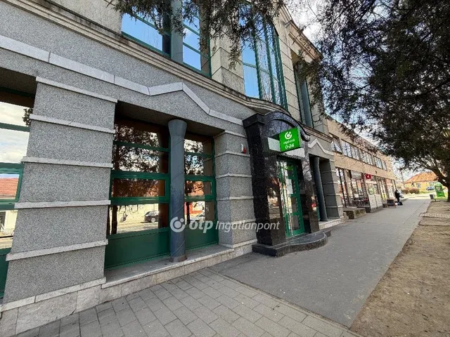 Eladó kereskedelmi és ipari ingatlan Szécsény 618 nm