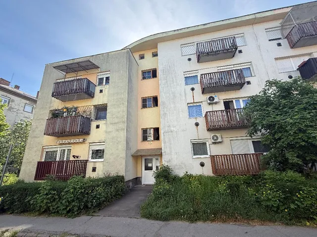 Eladó lakás Salgótarján, Vásártér 52 nm