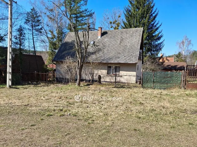 Eladó nyaraló Balassagyarmat, Nyírjes 90 nm