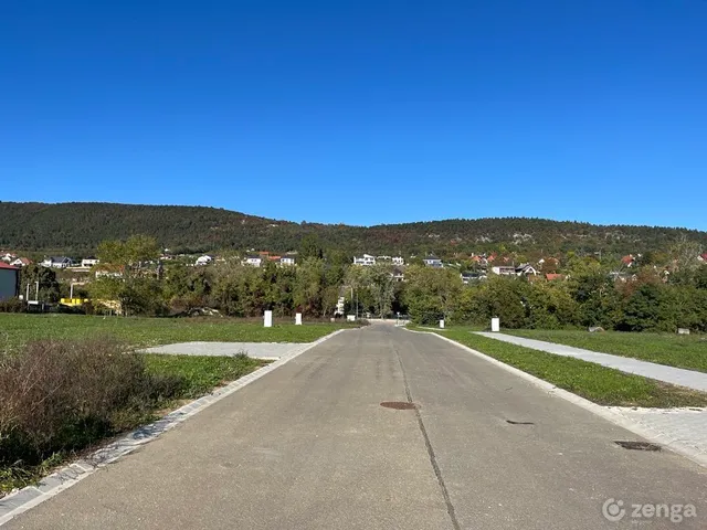 Eladó telek Pilisborosjenő 2500 nm