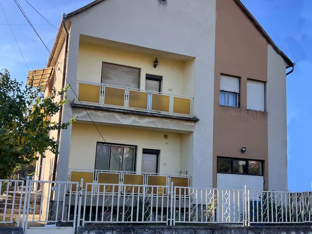 Eladó ház Szentlőrinc 200 nm