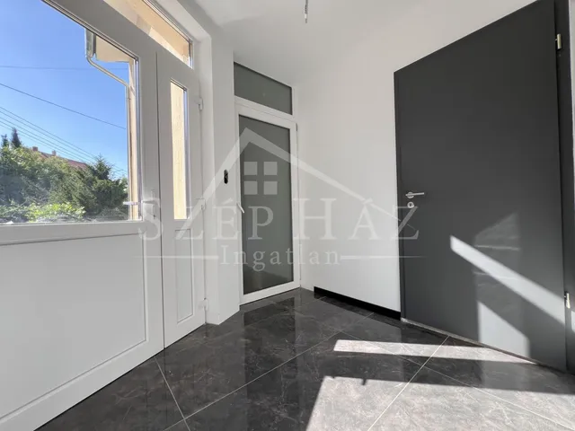 Eladó lakás Pécs, Csoronika 113 nm