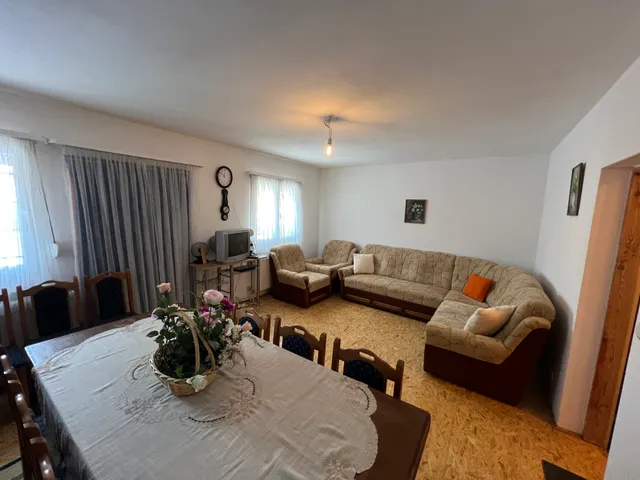 Eladó ház Pécs, Postavölgy 229 nm