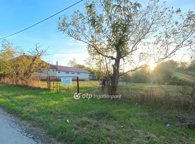 Eladó telek Poroszló 1951 nm