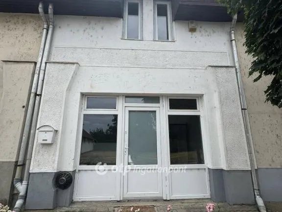 Eladó kereskedelmi és ipari ingatlan Tiszafüred 72 nm