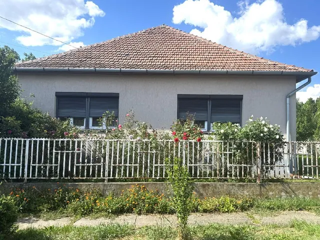Eladó ház Tiszafüred 104 nm
