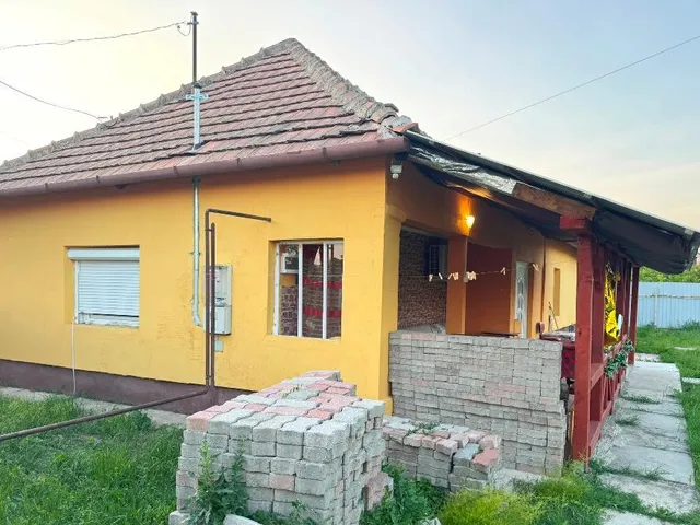 Eladó ház Tiszacsege 67 nm