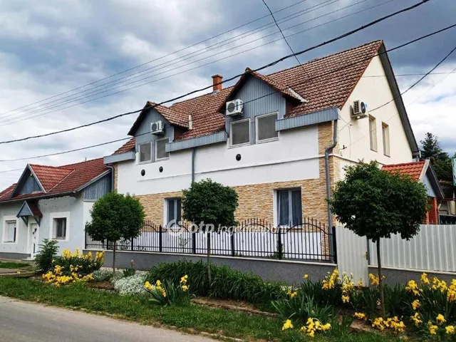 Eladó ház Abádszalók 500 nm