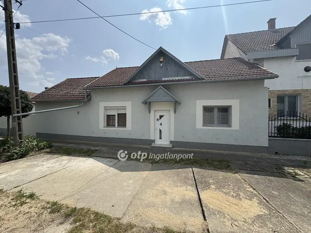 Eladó ház Abádszalók 500 nm