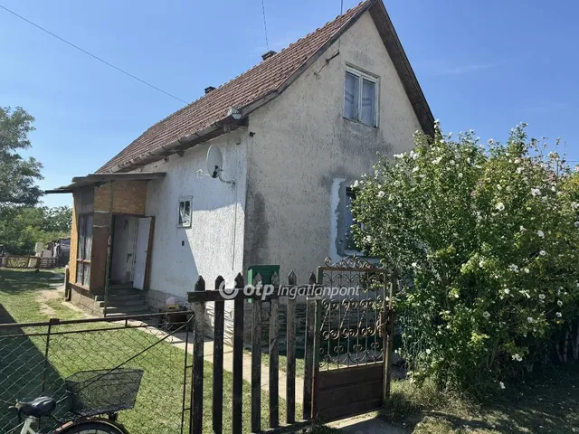 Eladó ház Tiszaszőlős 95 nm