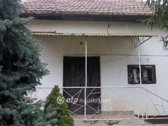 Eladó ház Tiszafüred 76 nm