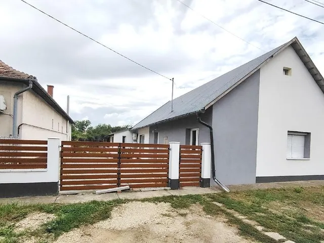 Eladó ház Tiszafüred 112 nm