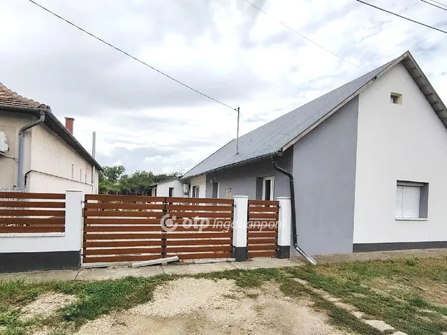 Eladó ház Tiszafüred 112 nm