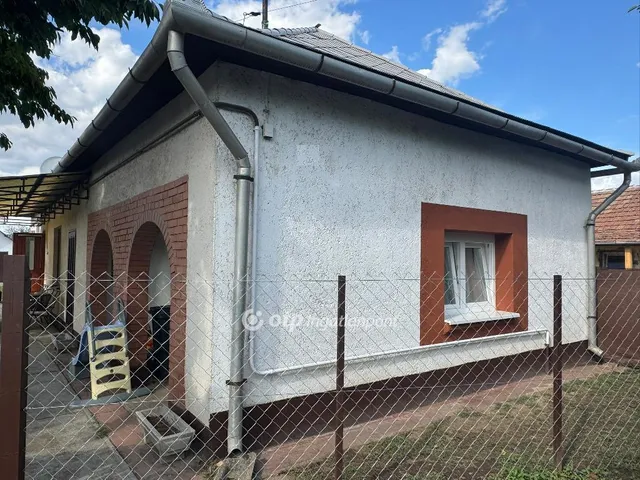 Eladó ház Tiszafüred 69 nm