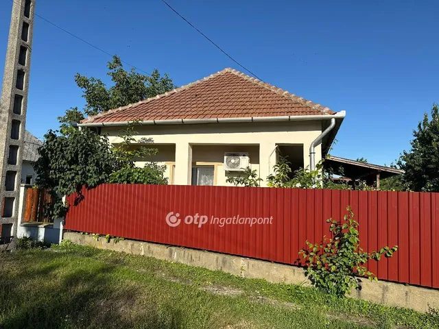 Eladó ház Poroszló 76 nm