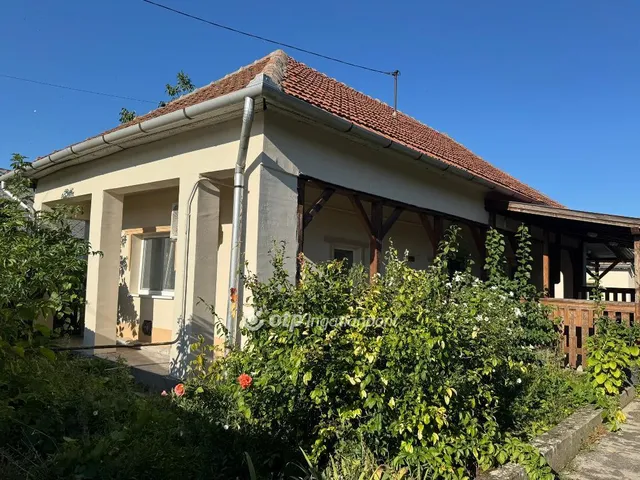 Eladó ház Poroszló 76 nm