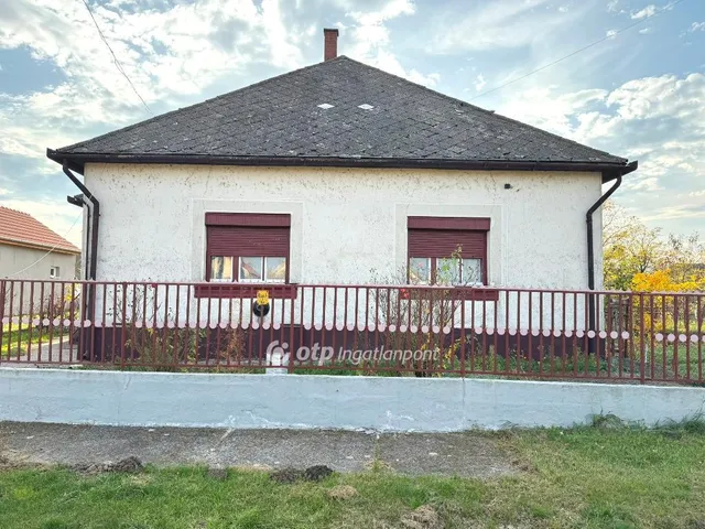 Eladó ház Nagyiván 96 nm