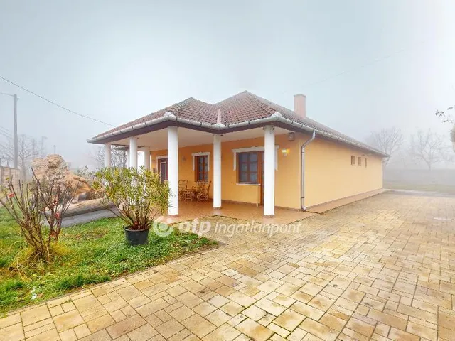 Eladó ház Poroszló 153 nm