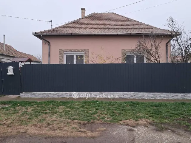 Eladó ház Tiszafüred 99 nm