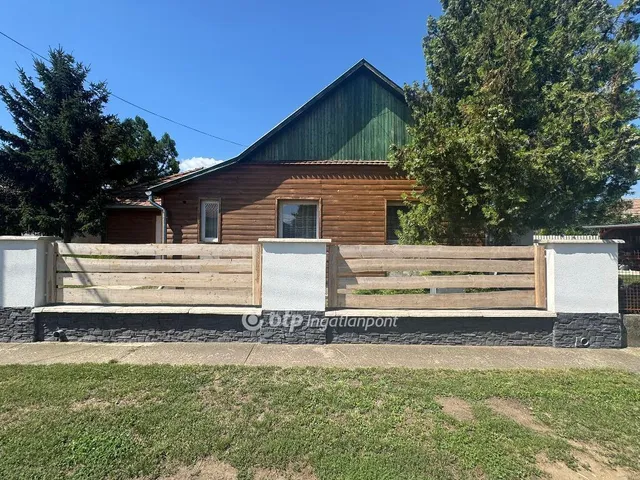 Eladó ház Tiszafüred 94 nm