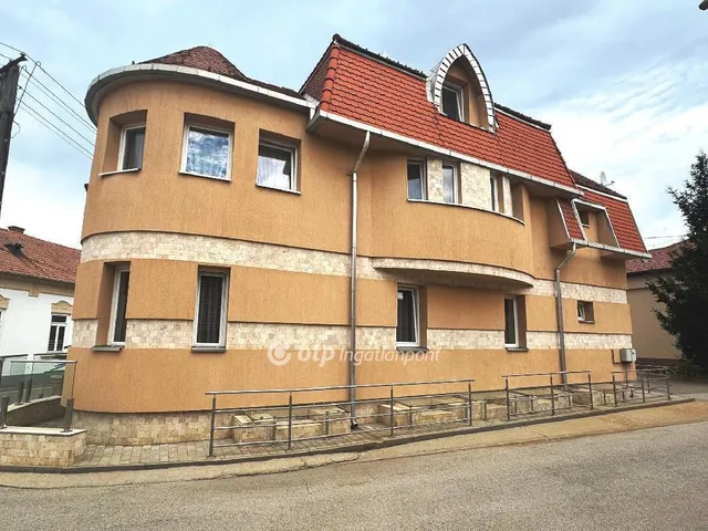 Eladó ház Tiszafüred 272 nm