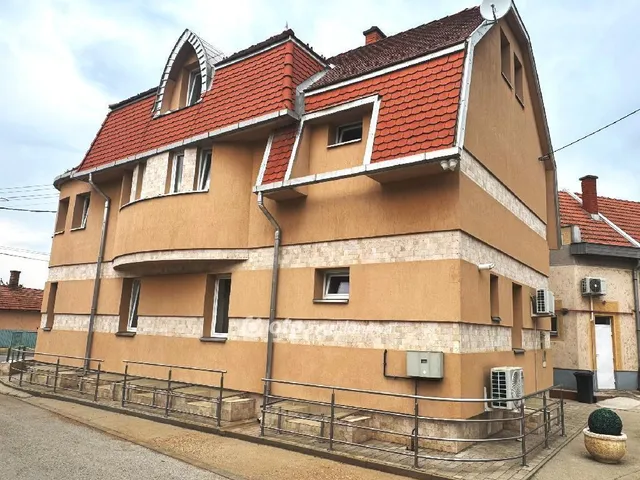 Eladó ház Tiszafüred 272 nm