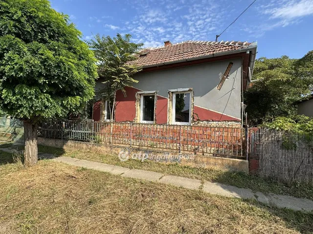 Eladó ház Abádszalók 242 nm